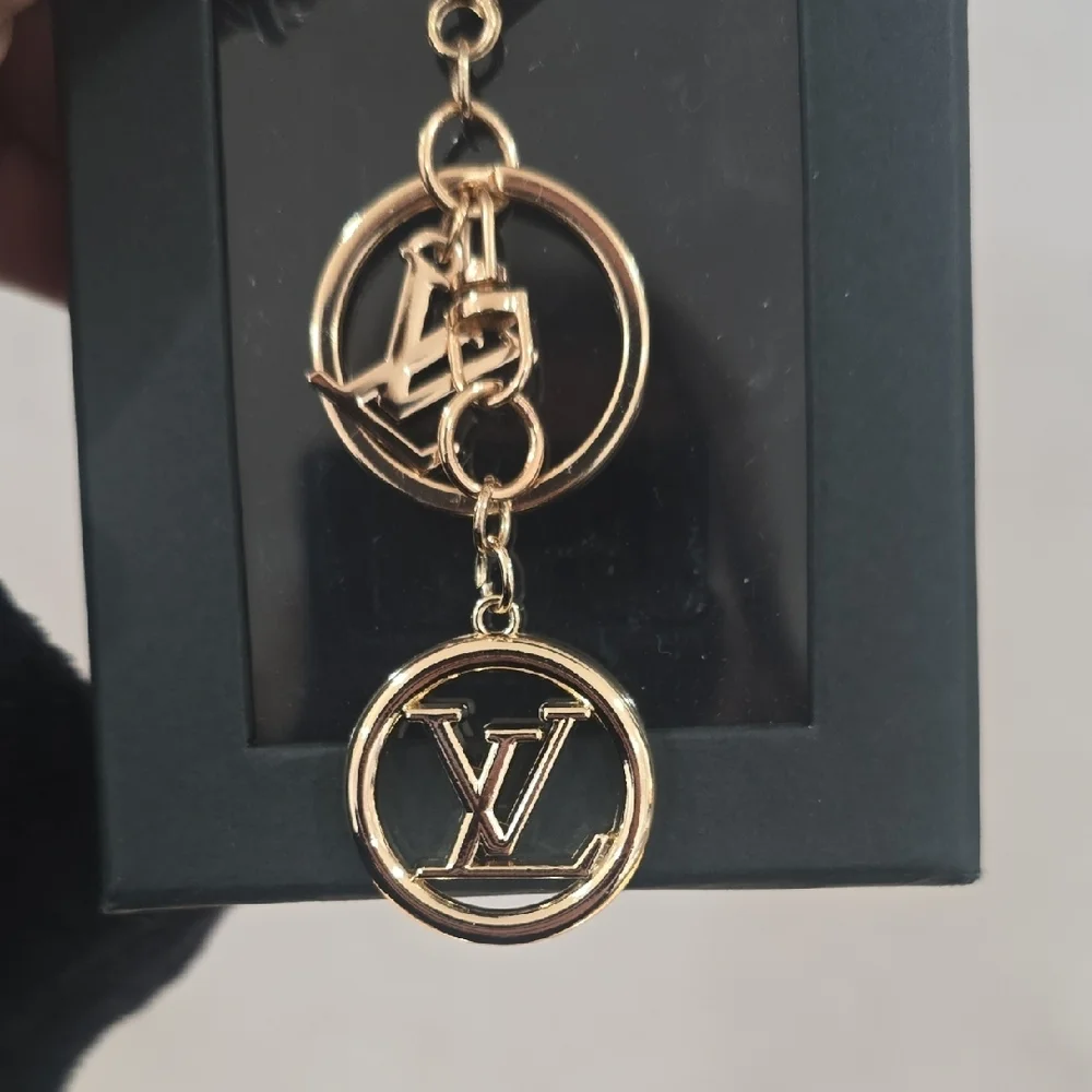 Elegant Gold Key Holder with LV Charm UPCYCLED LV ZIP TAG - Picture 2 of 4